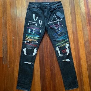 Men’s Sz 32” Blk Wash “Graffiti Style” Denim. Slim Tapered Fit w/ Slight Stretch